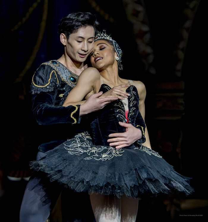 Review/Photos: SWAN LAKE at Academy Of Music  Image