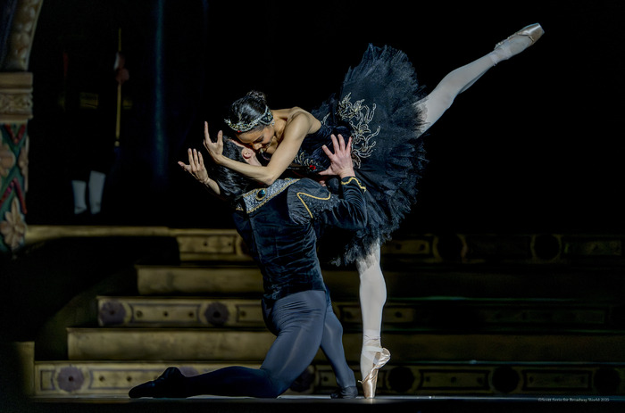 Review/Photos: SWAN LAKE at Academy Of Music Image