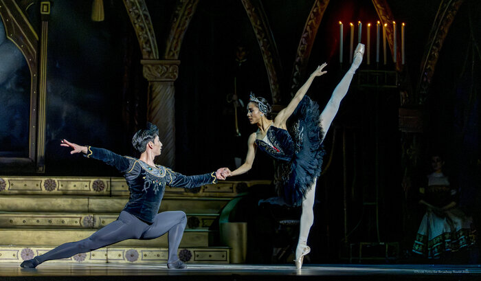 Review/Photos: SWAN LAKE at Academy Of Music  Image