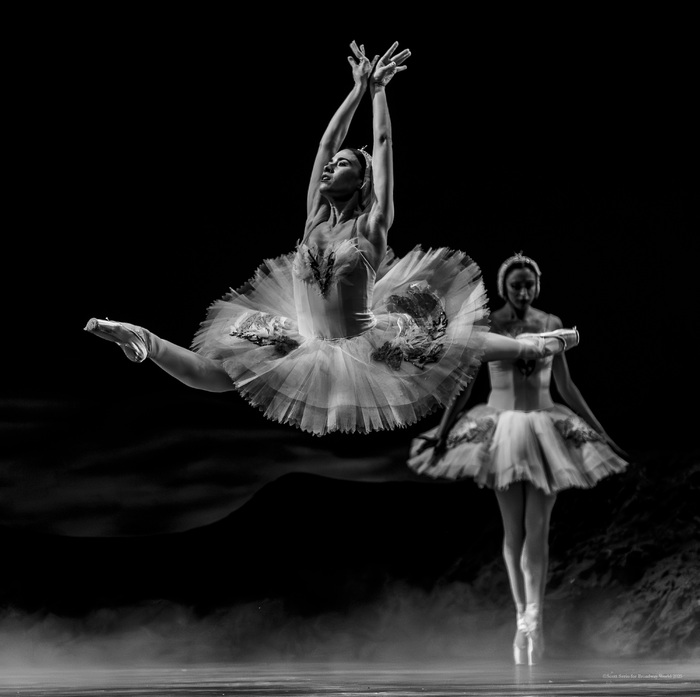 Review/Photos: SWAN LAKE at Academy Of Music  Image