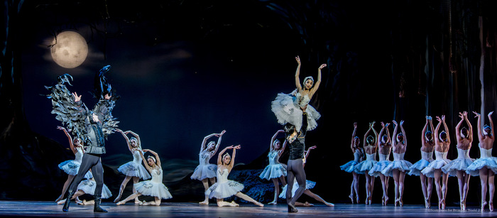 Review/Photos: SWAN LAKE at Academy Of Music  Image