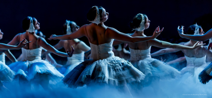 Review/Photos: SWAN LAKE at Academy Of Music  Image