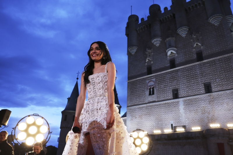 Video: Rachel Zegler Performs SNOW WHITE's 'Waiting on a Wish' at Iconic Spanish Castle Image