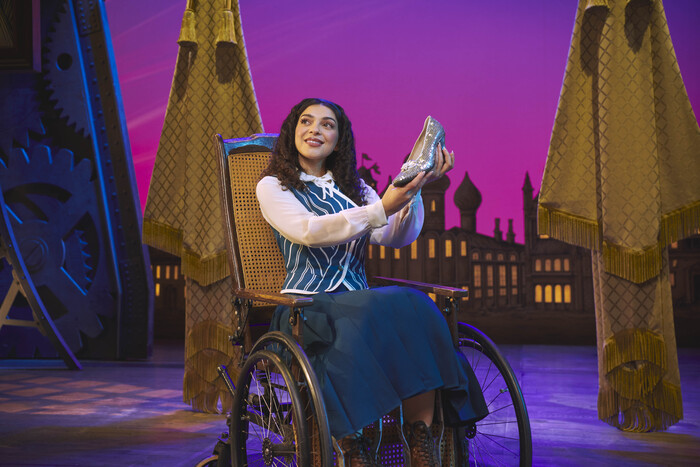 Photos: Emma Kingston, Zizi Strallen, and the New London Cast of WICKED  Image