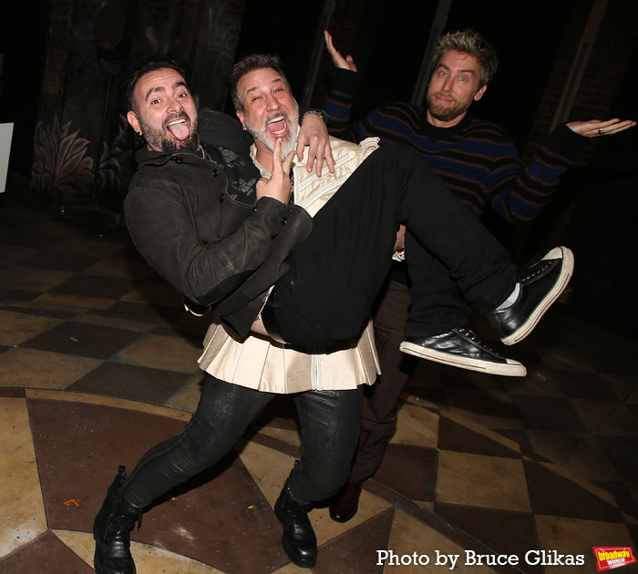 Photos: NSYNC's Chris Kirkpatrick and Lance Bass Visit Joey Fatone in & JULIET  Image