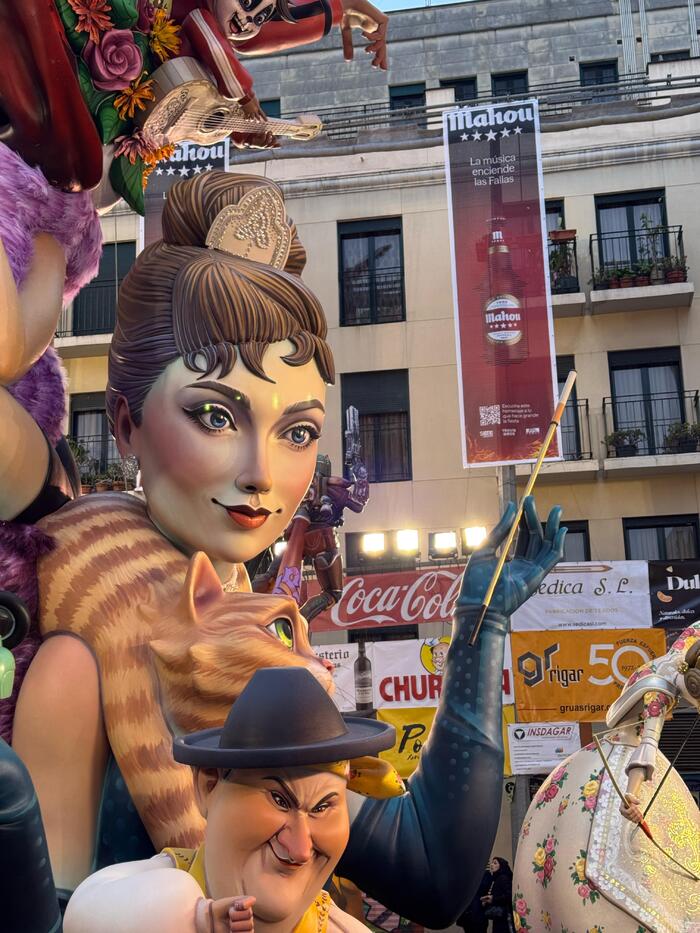 PHOTOS: El cine musical se cuela en la falla de la Plaza del Pilar  Image