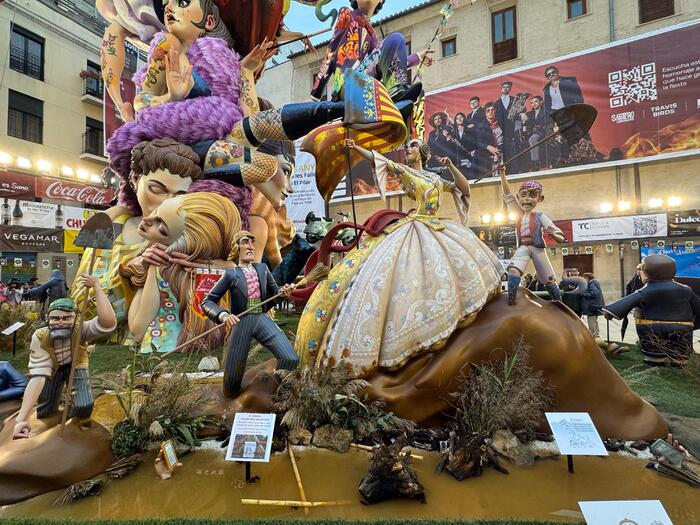 PHOTOS: El cine musical se cuela en la falla de la Plaza del Pilar  Image