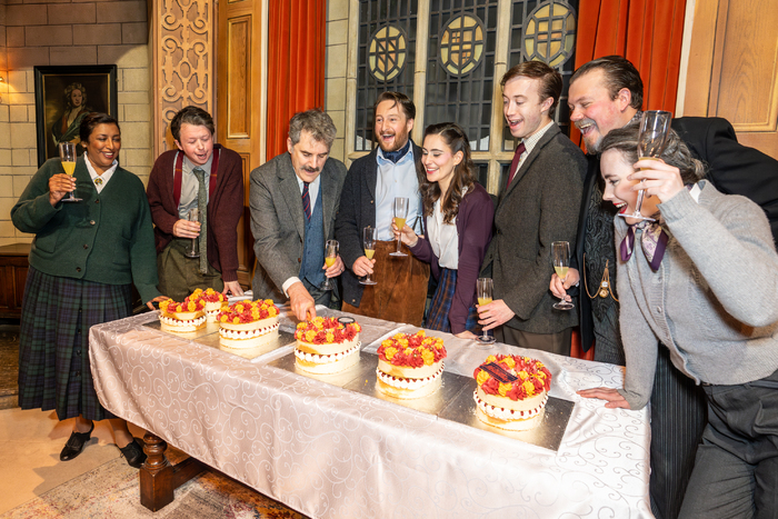 Photos: THE MOUSETRAP Celebrates Guinness World Record Breaking 30,000th Performance  Image