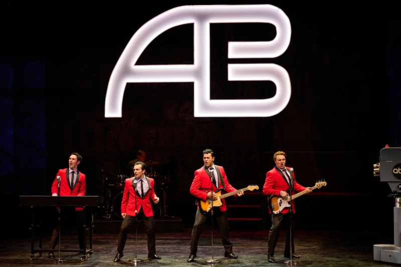 Review: JERSEY BOYS at Village Theatre Image