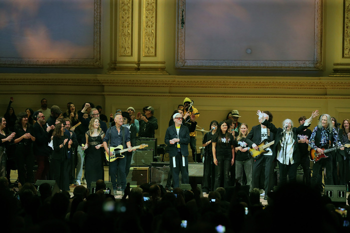 Photos: Bruce Springsteen, Johnny Depp, & More Take Carnegie Hall Stage for Patti Smith Celebration Image