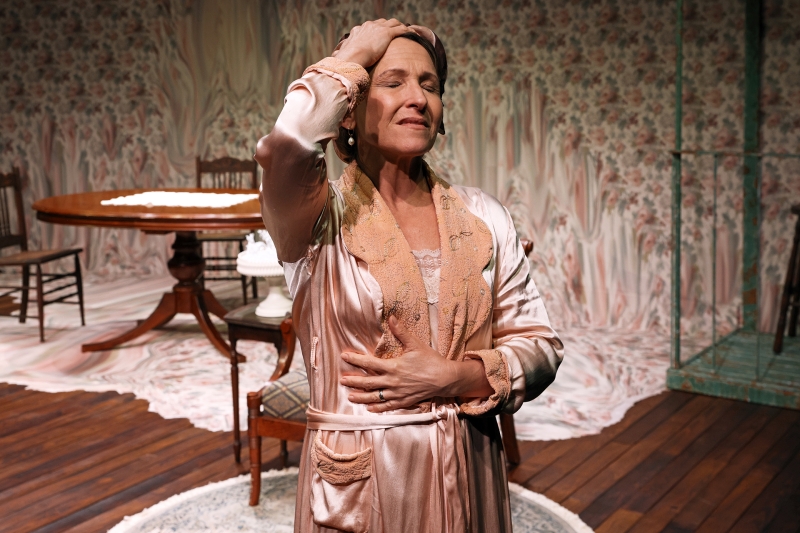 Review: THE GLASS MENAGERIE at Ensemble Theatre Image