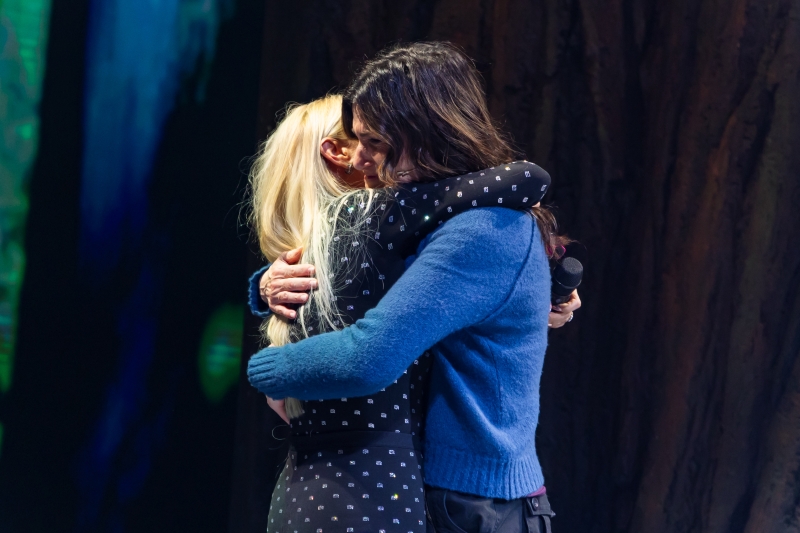 Video: Kristin Chenoweth Surprises Idina Menzel at REDWOOD Image
