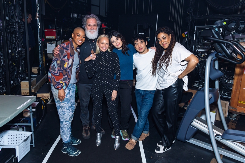 Video: Kristin Chenoweth Surprises Idina Menzel at REDWOOD Image