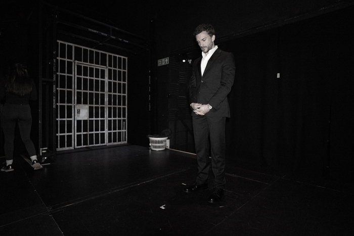 Photos: Jonathan Bailey and More Behind the Scenes of RICHARD II Image