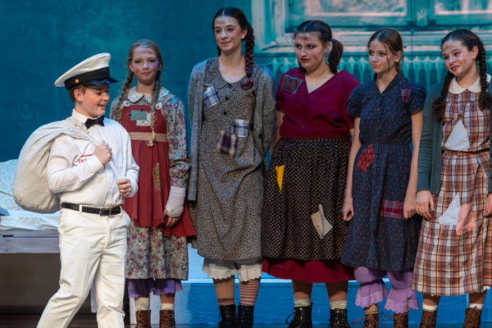 Photos: Inside: New Albany Middle School Theatre’s ANNIE JR Image
