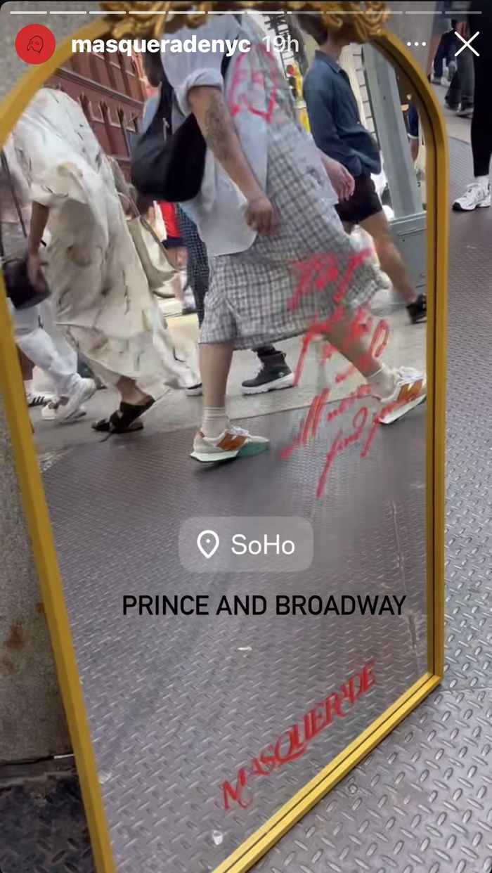 Photos: PHANTOM Return Teased With Masquerade Masks Appearing Around the City Image