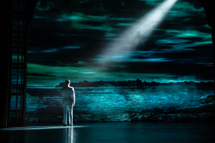 Photos: THE GREAT GATSBY in London's West End Image