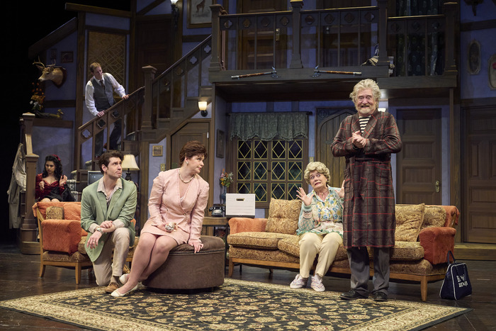 Photos: NOISES OFF at Great Lakes Theater Image