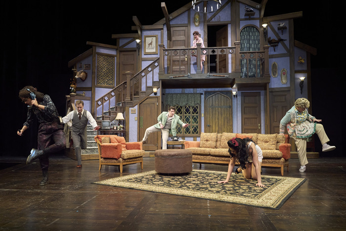 Photos: NOISES OFF at Great Lakes Theater Image