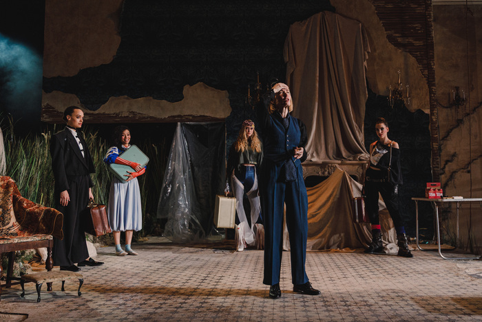 Photos: FIVE MODELS IN RUINS, 1981 at Lincoln Center Theater Image