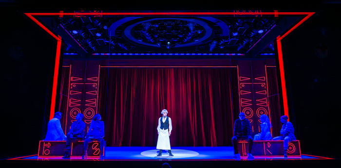 Tracie Bennett and cast Photo
