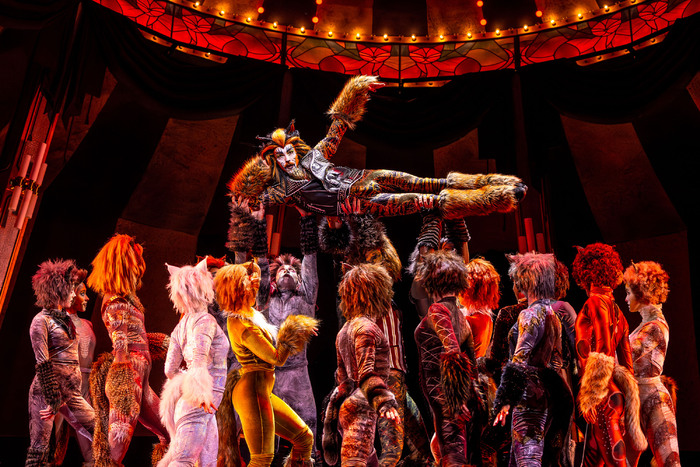 Photos: Circus-Themed CATS Soars At Chicago's Paramount Theatre Image