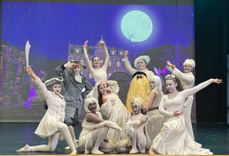 Review: THE ADDAMS FAMILY at Hot Springs World Class High School Theater Image
