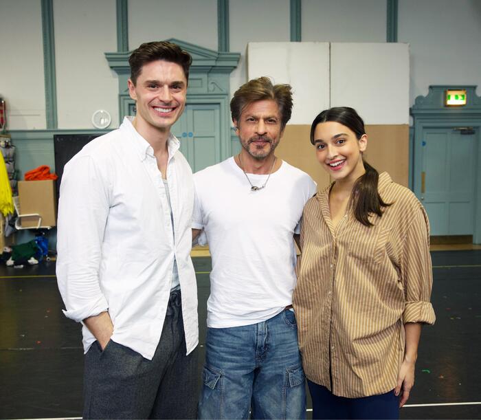 Photos: Shah Rukh Khan Visits COME FALL IN LOVE - The DDLJ Musical Rehearsals Image