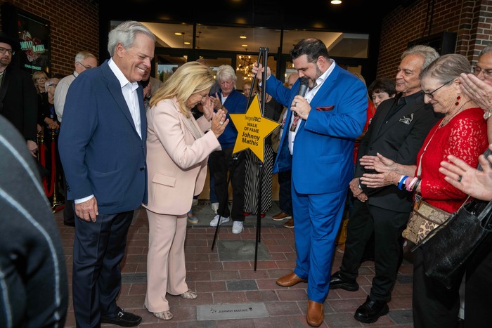 Photos: Norm Lewis, Liz Callaway & More Attend Final Johnny Mathis Concert at bergenPAC Image