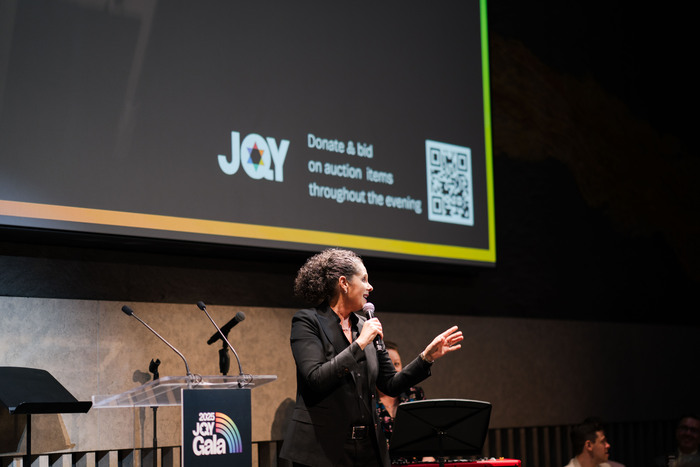 Photos: Rachel Sussman Receives Jewish Queer Icon Award Image