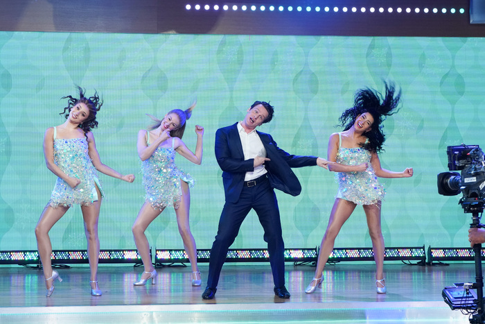 Photos: Jonathan Groff & JUST IN TIME Cast Visit GOOD MORNING AMERICA Image