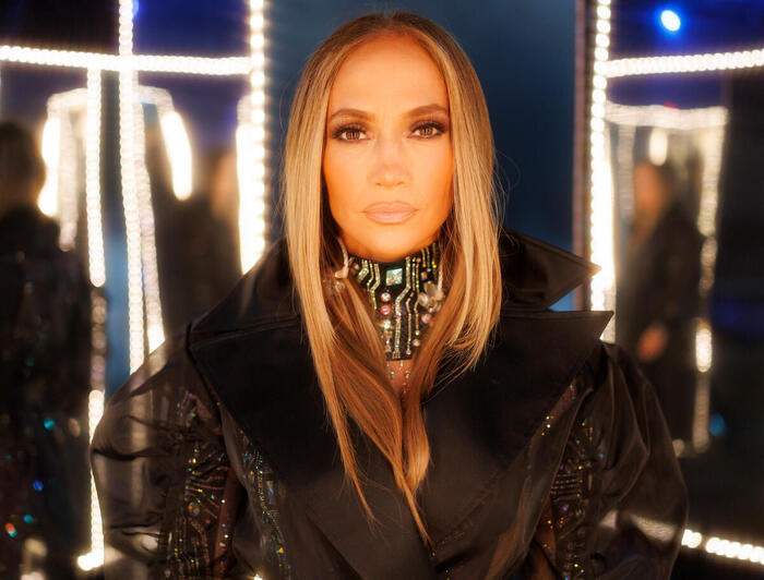 Photos: Inside the 2025 American Music Awards with Jennifer Lopez, Reneé Rapp & More Image