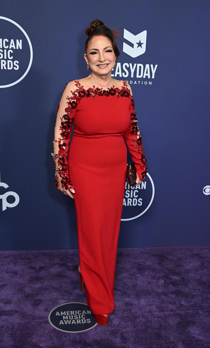 Photos: Inside the 2025 American Music Awards with Jennifer Lopez, Reneé Rapp & More Image