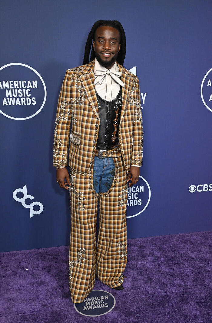 Photos: Inside the 2025 American Music Awards with Jennifer Lopez, Reneé Rapp & More Image