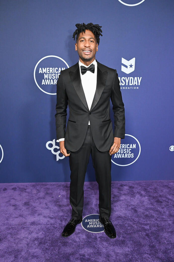 Photos: Inside the 2025 American Music Awards with Jennifer Lopez, Reneé Rapp & More Image