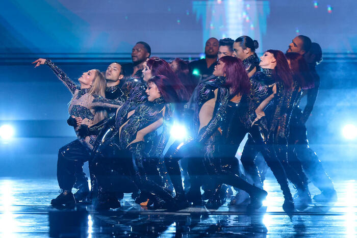 Photos: Inside the 2025 American Music Awards with Jennifer Lopez, Reneé Rapp & More Image