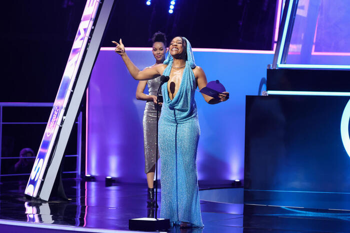 Photos: Inside the 2025 American Music Awards with Jennifer Lopez, Reneé Rapp & More Image