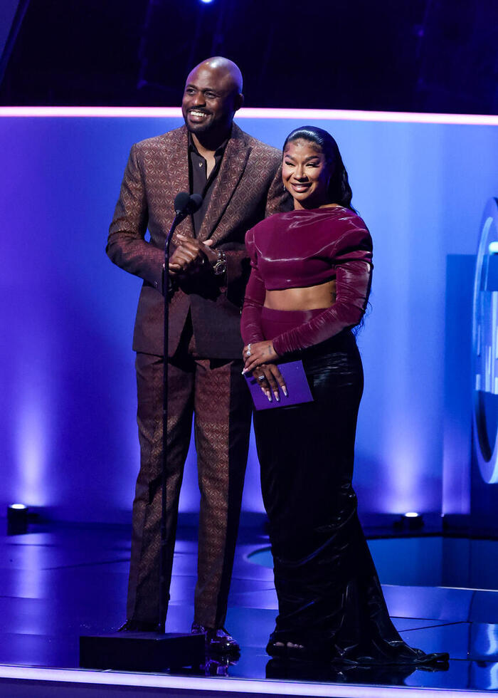 Photos: Inside the 2025 American Music Awards with Jennifer Lopez, Reneé Rapp & More Image