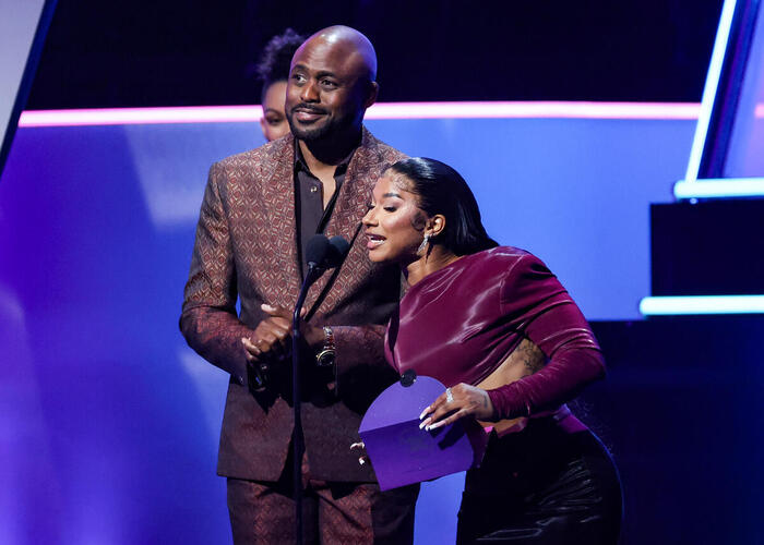 Photos: Inside the 2025 American Music Awards with Jennifer Lopez, Reneé Rapp & More Image