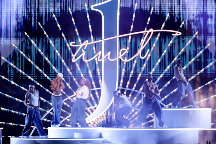 Photos: Inside the 2025 American Music Awards with Jennifer Lopez, Reneé Rapp & More Image