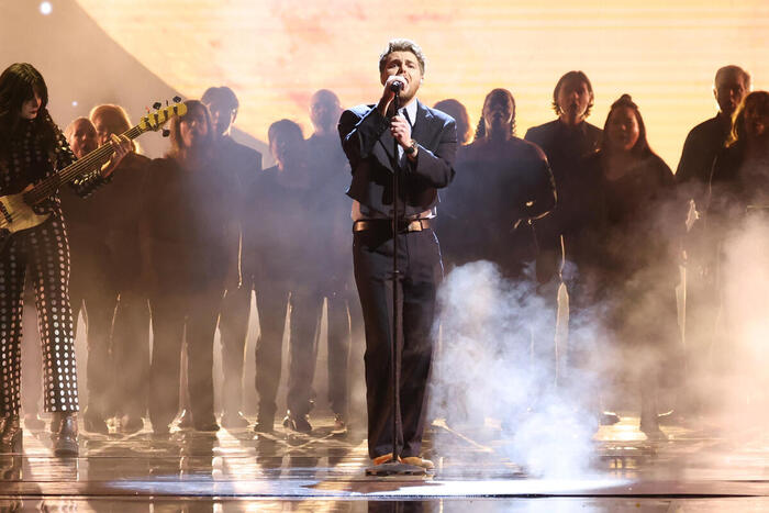 Photos: Inside the 2025 American Music Awards with Jennifer Lopez, Reneé Rapp & More Image
