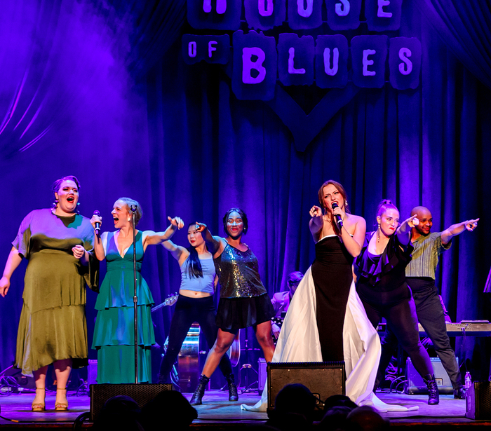 Photos: CHICAGO SINGS 30 YEARS OF PORCHLIGHT Event Image