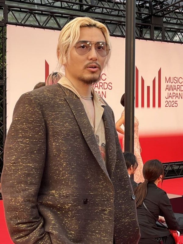 インタビュー:日本版グラミー賞”MAJ”レカペ写真大公開!スターたちの素顔 ー 中島健人にサングラスを外した平野紫耀も Image