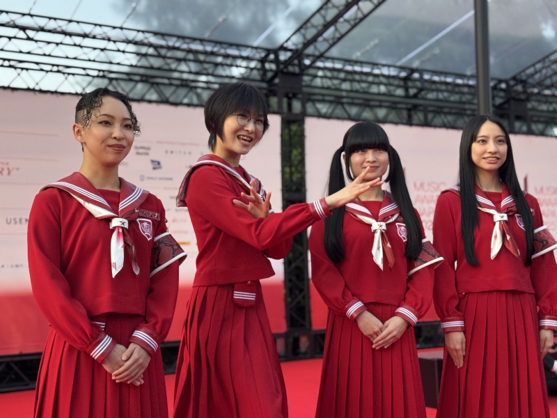 インタビュー:日本版グラミー賞”MAJ”レカペ写真大公開!スターたちの素顔 ー 中島健人にサングラスを外した平野紫耀も Image