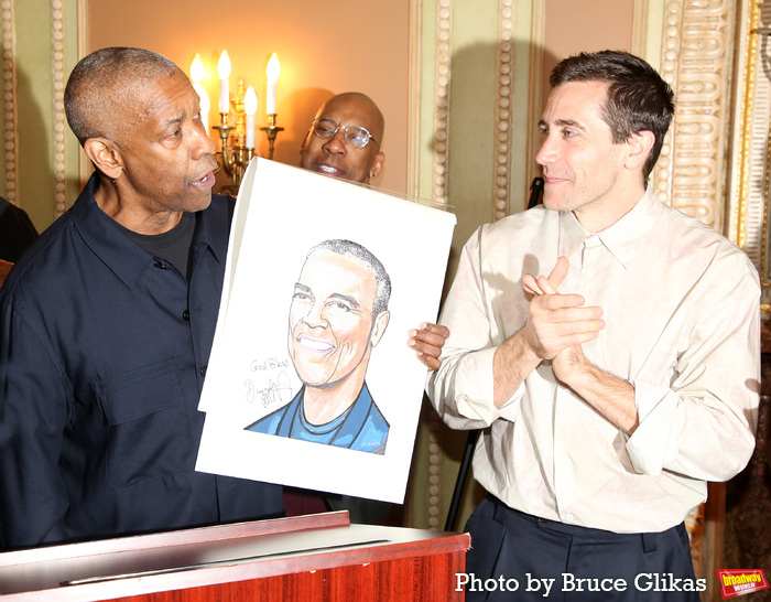 Photos: OTHELLO Star Denzel Washington Celebrates Sardi's Portrait Reveal Image