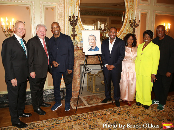 Photos: OTHELLO Star Denzel Washington Celebrates Sardi's Portrait Reveal Image