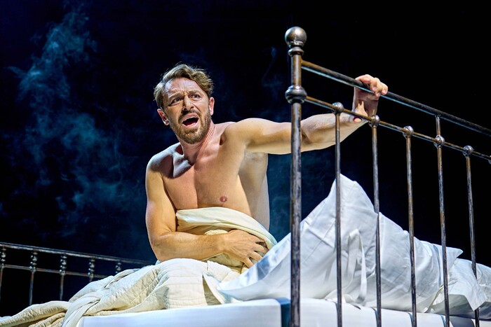 Photos: A MIDSUMMER NIGHT'S DREAM at the Bridge Theatre Image