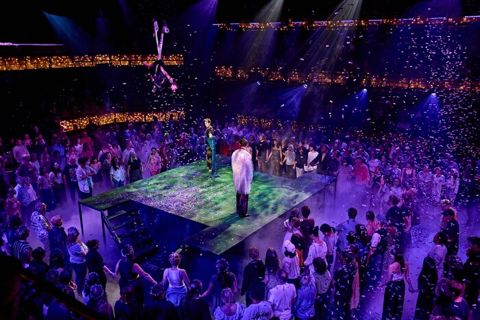 Photos: A MIDSUMMER NIGHT'S DREAM at the Bridge Theatre Image
