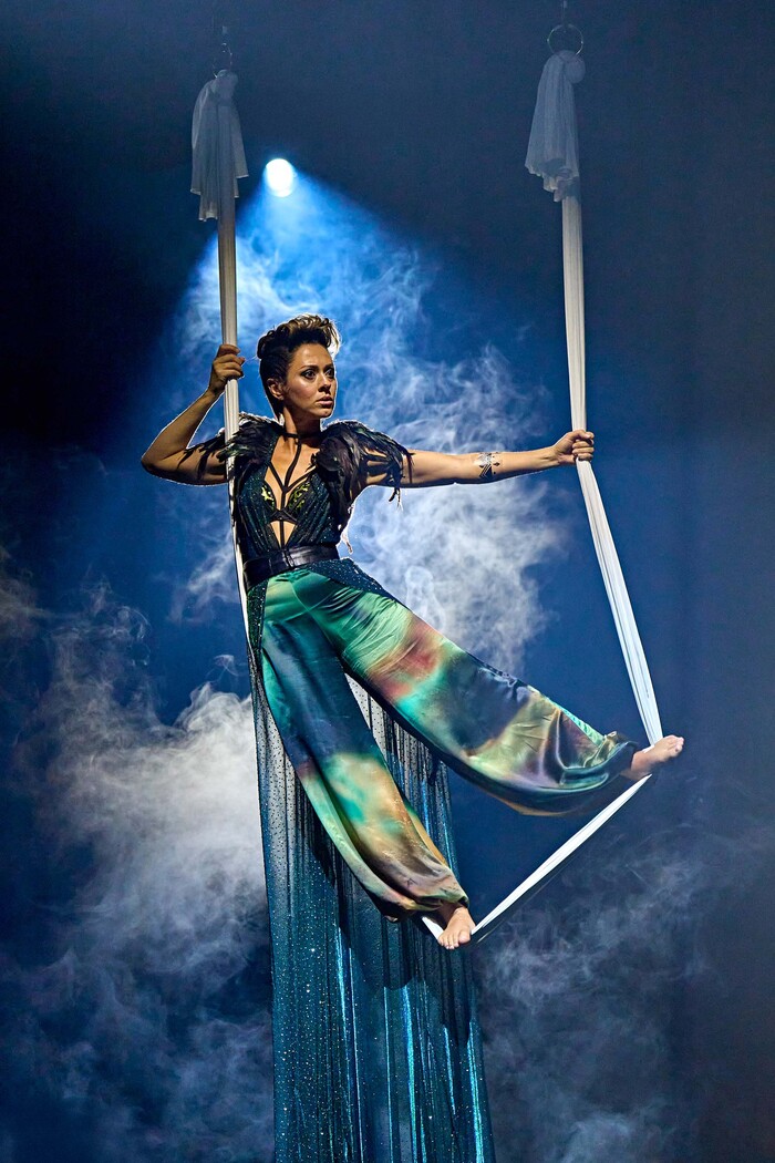 Photos: A MIDSUMMER NIGHT'S DREAM at the Bridge Theatre Image