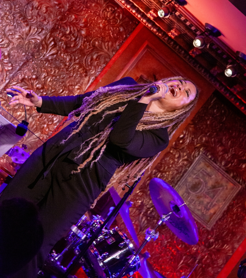 Review: TRACIE THOMS Burns Down The Basement At Return To 54 Below Image